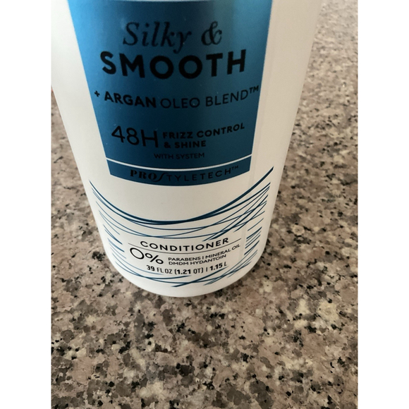 TRESemme Smooth & Silky 48hours Conditioner, 39 Fl oz - Picture 3 of 9